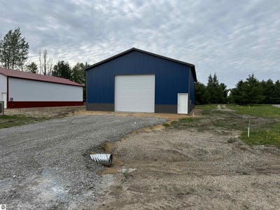 /international/us/5057-s-branch-road-hale-mi-110108356368/