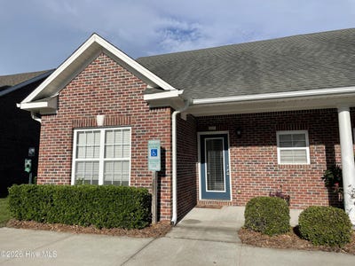 /international/us/221-hibiscus-way-wilmington-nc-110108475431/