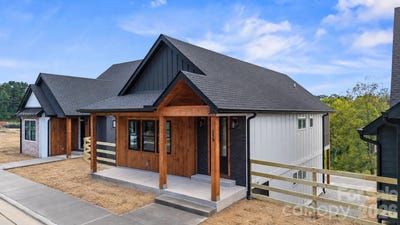/international/us/159-martha-avenue-hendersonville-nc-110120464735/