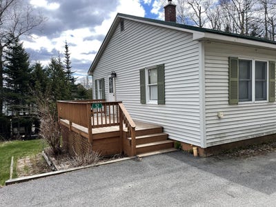 /international/us/52-cross-street-rangeley-me-110108191283/