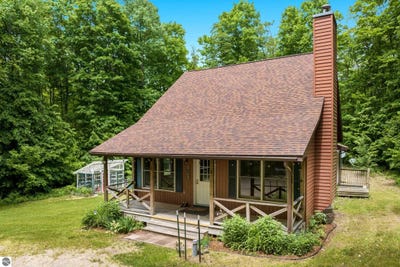 /international/us/9031-ne-county-road-612-kalkaska-mi-110100310137/