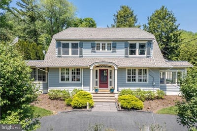 /international/us/2770-s-delaware-drive-easton-pa-110108268292/