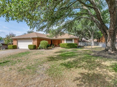 /international/us/221-meadowhill-drive-benbrook-tx-110120044434/