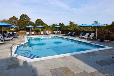 /international/us/21-s-fulton-drive-montauk-ny-110105525396/