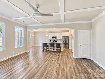 /international/us/8149-merryvale-lane-charlotte-nc-110120463971/