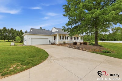 /international/us/4140-104th-street-sw-byron-center-mi-110108692082/