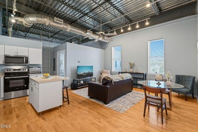 /international/us/700-market-street-chapel-hill-nc-110106550597/