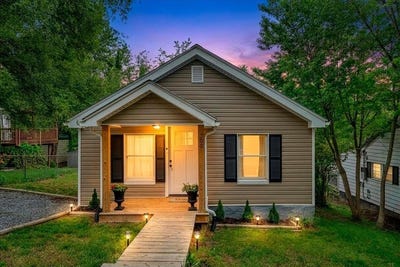 /international/us/700-hickory-avenue-pulaski-va-110108122667/