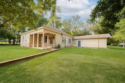 /international/us/203-e-groves-street-big-sandy-tx-110103183945/