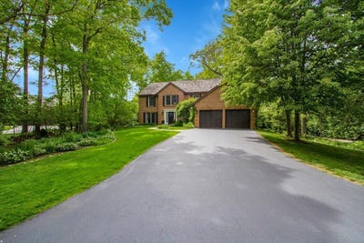 /international/us/850-carlyle-circle-lake-bluff-il-110108336647/