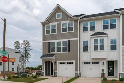 /international/us/1011-blackthorn-lane-durham-nc-110120063670/
