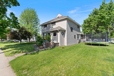 /international/us/219-high-st-spooner-wi-110108388331/