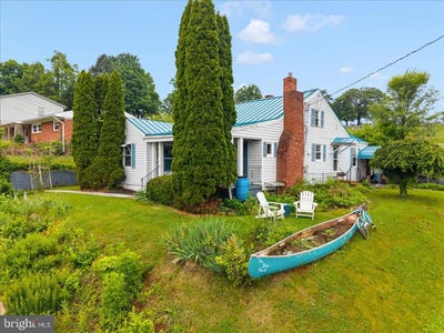 /international/us/303-lee-street-front-royal-va-110108393335/
