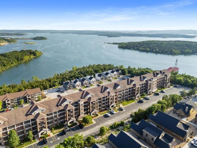 /international/us/200-majestic-drive-branson-mo-110108581254/