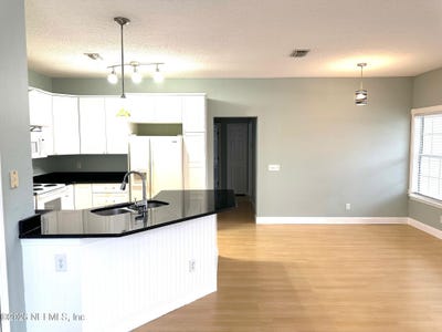 /international/us/1723-forest-lake-circle-jacksonville-fl-110108962983/