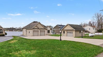 /international/us/48855-howard-drive-lawrence-mi-110106753221/