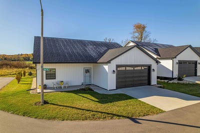 /international/us/201-boann-terrace-belleville-wi-110107158304/