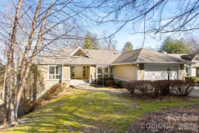 /international/us/514-cobblestone-lane-flat-rock-nc-110107035442/