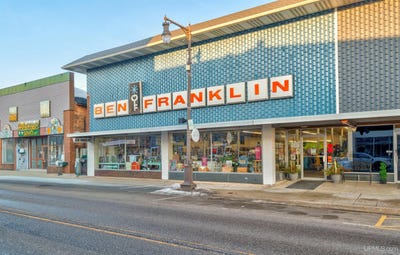 /international/us/239-s-cedar-street-manistique-mi-110106260931/