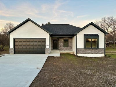 /international/us/1613-s-ash-court-ottawa-ks-110108468560/