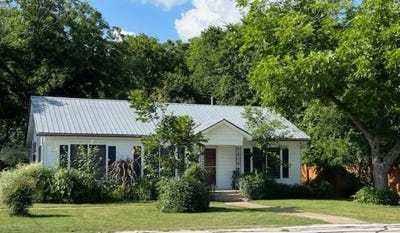 /international/us/1106-austin-st-bastrop-tx-110107437949/