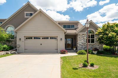 /international/us/1201-woodland-hills-dr-waukesha-wi-110109028357/