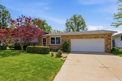 /international/us/1014-5th-street-a-street-hampton-il-110108976439/