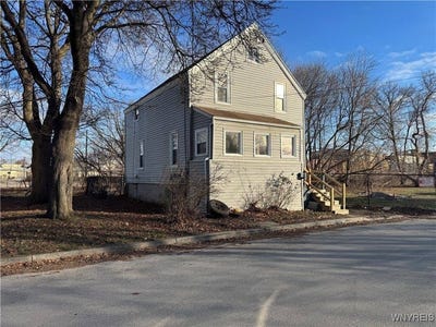 /international/us/11-hall-st-street-batavia-city-ny-110104434285/