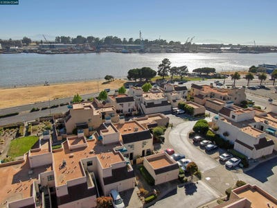 /international/us/196-nantucket-lane-vallejo-ca-110106695734/