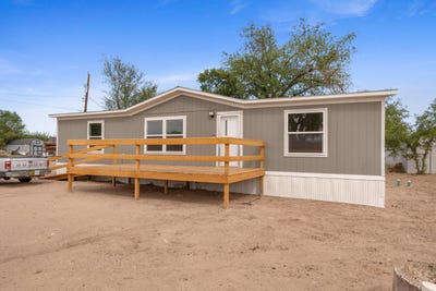/international/us/16-serafin-road-belen-nm-110107894586/
