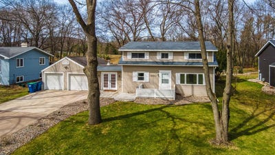 /international/us/154137-paramount-drive-wausau-wi-110107416675/