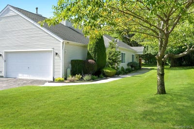 /international/us/156-farm-house-court-manorville-ny-110109979564/