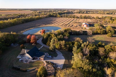/international/us/8728-nw-72nd-st-hesston-ks-110106120355/