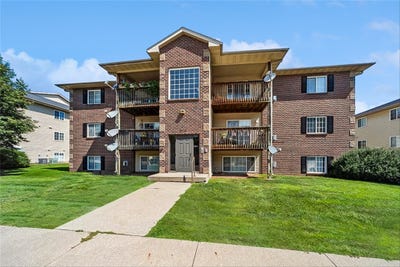 /international/us/5916-sutton-place-urbandale-ia-110109505082/