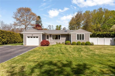 /international/us/68-w-apollo-drive-riverhead-ny-110107730568/