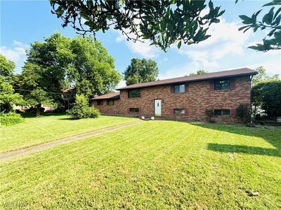 /international/us/206-e-4th-street-williamstown-wv-110100799163/