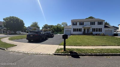 /international/us/8-bonnie-drive-middletown-nj-110107997735/