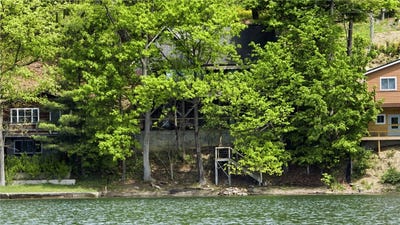 /international/us/7424-w-bluff-drive-keuka-park-ny-110108253637/