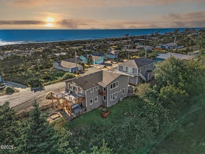 /international/us/1601-nw-oceanview-drive-waldport-or-110098085303/