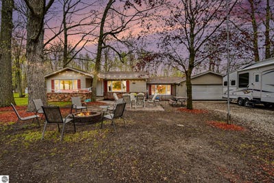 /international/us/280-n-sage-lake-road-hale-mi-110108010597/