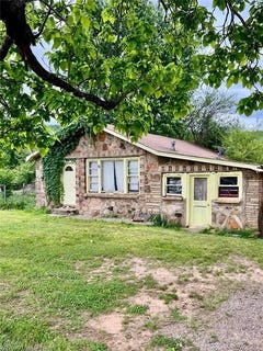 /international/us/1200-n-2nd-st-ozark-ar-110107536712/