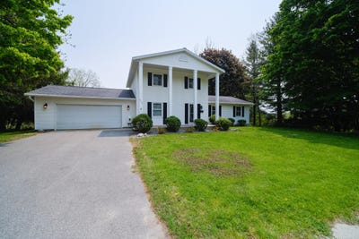 /international/us/819-elm-street-manistee-mi-110099996856/