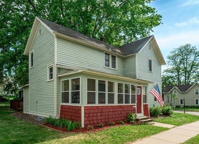 /international/us/1102-14th-avenue-e-menomonie-wi-110108567237/
