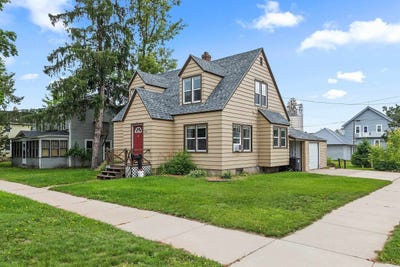 /international/us/220-s-union-street-shawano-wi-110110209054/