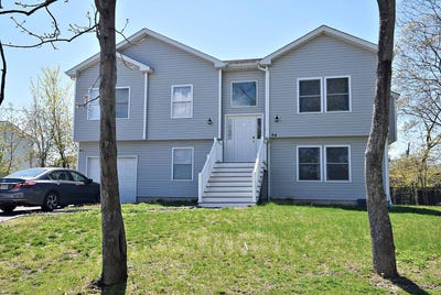 /international/us/64-park-drive-mastic-beach-ny-110107910695/