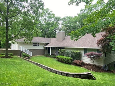 /international/us/336-river-road-hinckley-oh-110100123473/