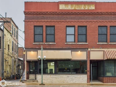 /international/us/115-n-market-street-oskaloosa-ia-110102048477/