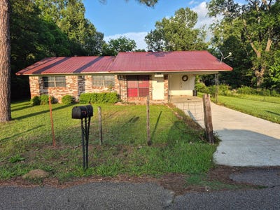/international/us/1019-bell-street-hope-ar-110108015398/