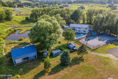 /international/us/70-town-office-road-brunswick-ny-110101264898/