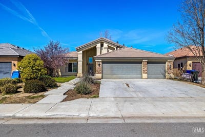 /international/us/11914-bellinger-street-bakersfield-ca-110097638145/